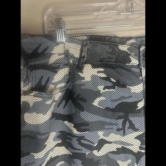 Camouflage Stretch Pants w Front Zipper Closure, Blue, Beige,Black ,Size 40 - Picture 6 of 8